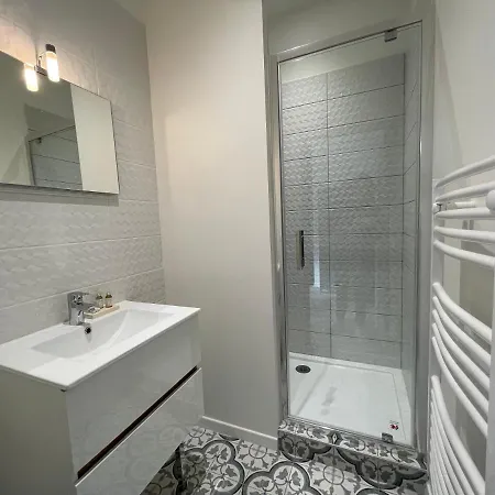 Apartment Magnifique Pour 2 Avec Climatisation Et Belle Pierre Bordelaise Bordeaux